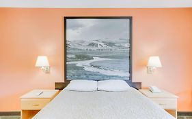 Super 8 Yellowstone Park Area Hotel 2*